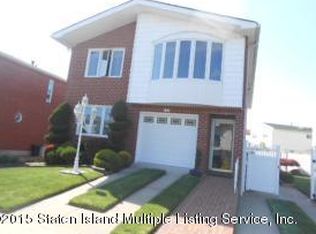 569 Pendale St, Staten Island, NY 10306