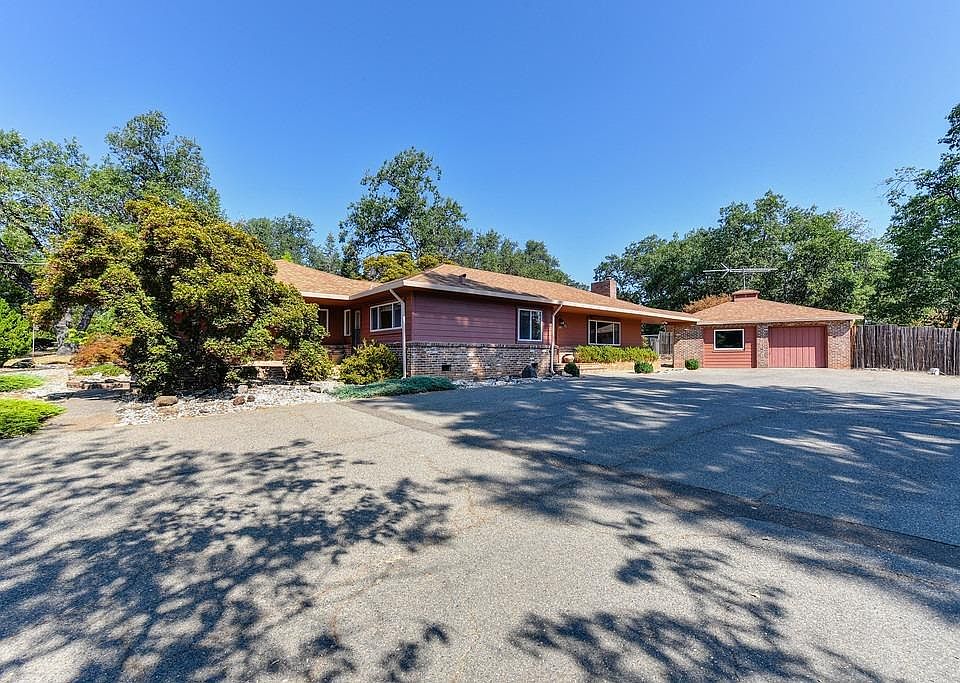1st image of 391 Diana St