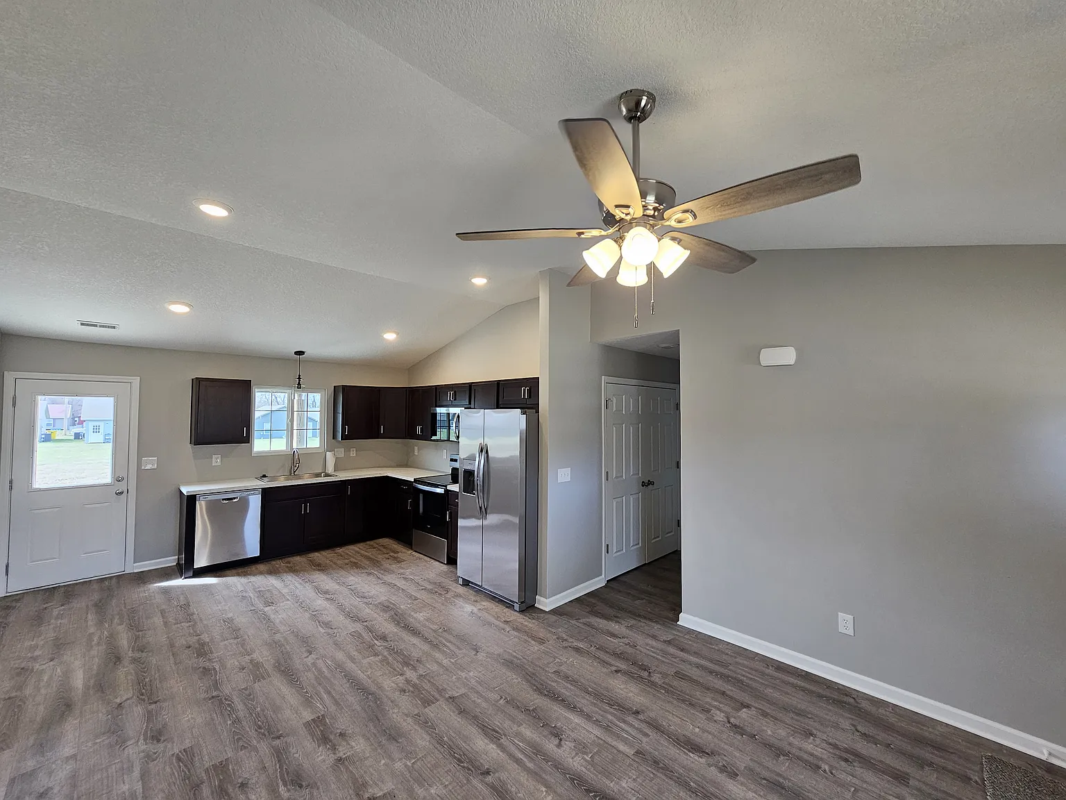 2 bed, 950 sqft, $1,450 — Photo 2