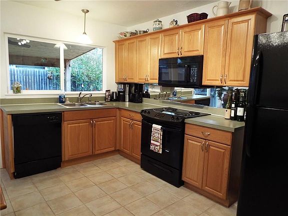 4th image of 3521 Columbine Ln