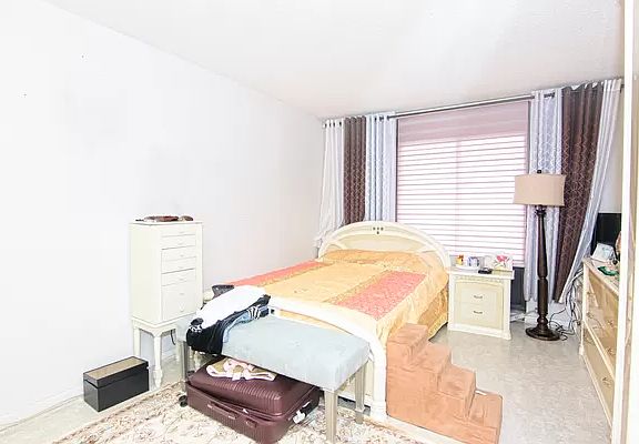 5th image of 25-40 Shore Blvd #14A