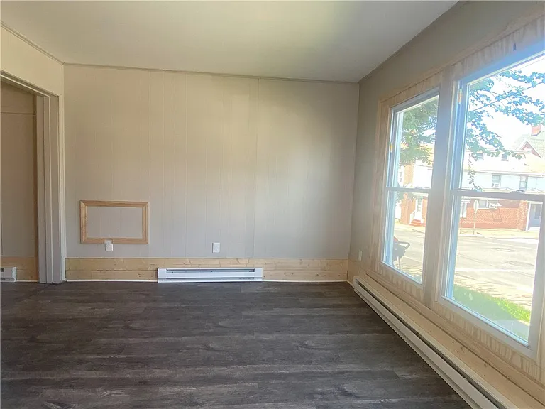 201 Irving Ave — Photo 8