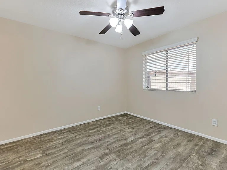 5105 S La Rosa Dr — Photo 2