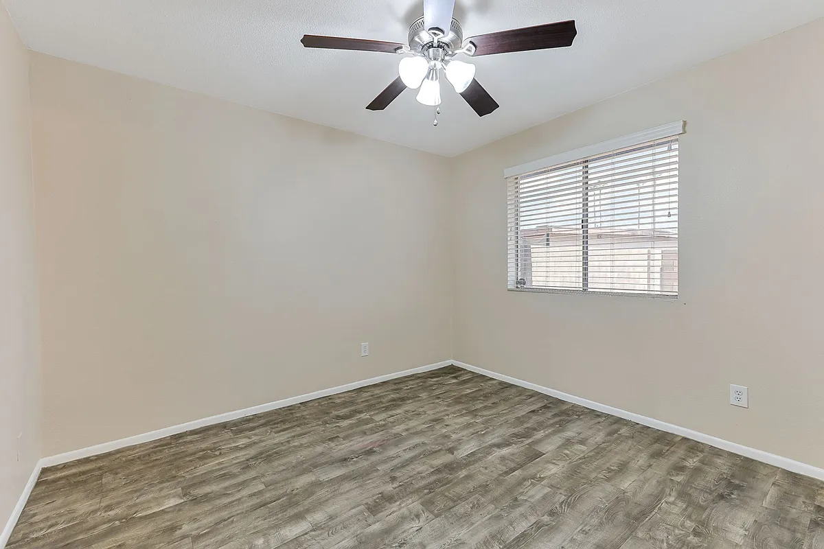 Building Photo - 5105 S La Rosa Dr