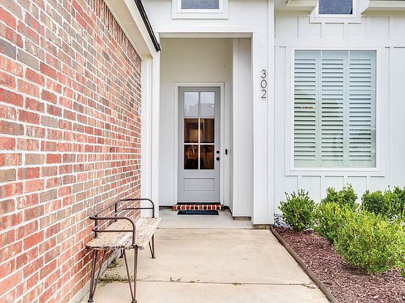3rd image of 302 San Sebastian Dr
