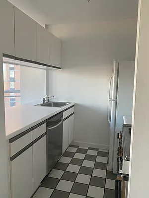 Rented by Fischer Group Realty, LLC | media 5