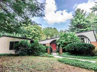 855 Avon Crest Blvd, Niskayuna, NY 12309