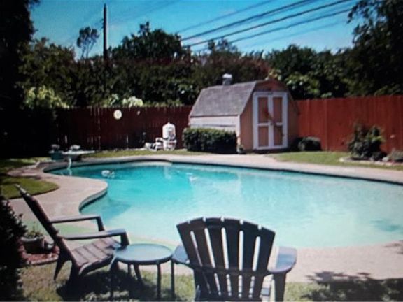 4th image of 415 Elaine Dr