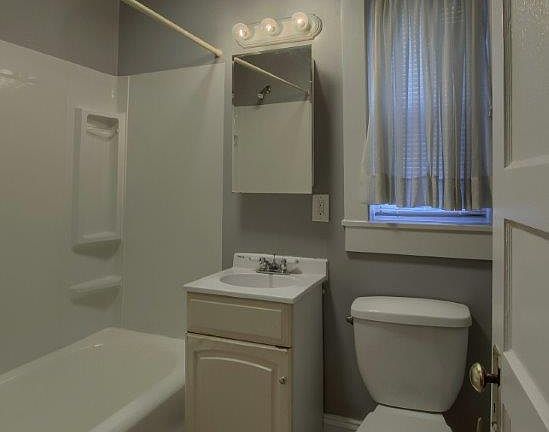 2nd image of 1412 State St #1