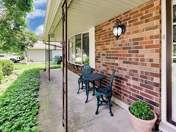 3rd image of 252 Millford Ln