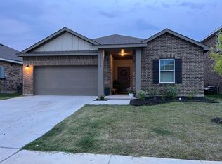 10316 Castle Lyons Ln, Crowley, TX 76036