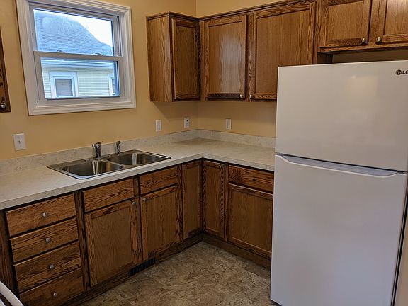 5th image of 3051 Vine St