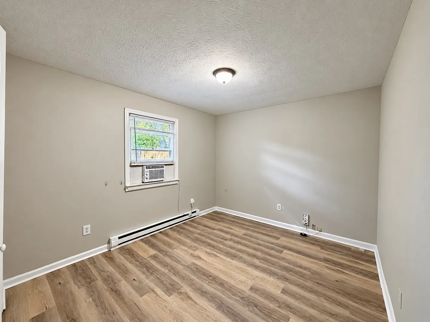304 Garden Park Dr — Photo 3