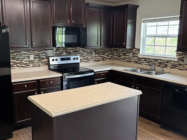 2703 Golden Rose Ln — Photo 5
