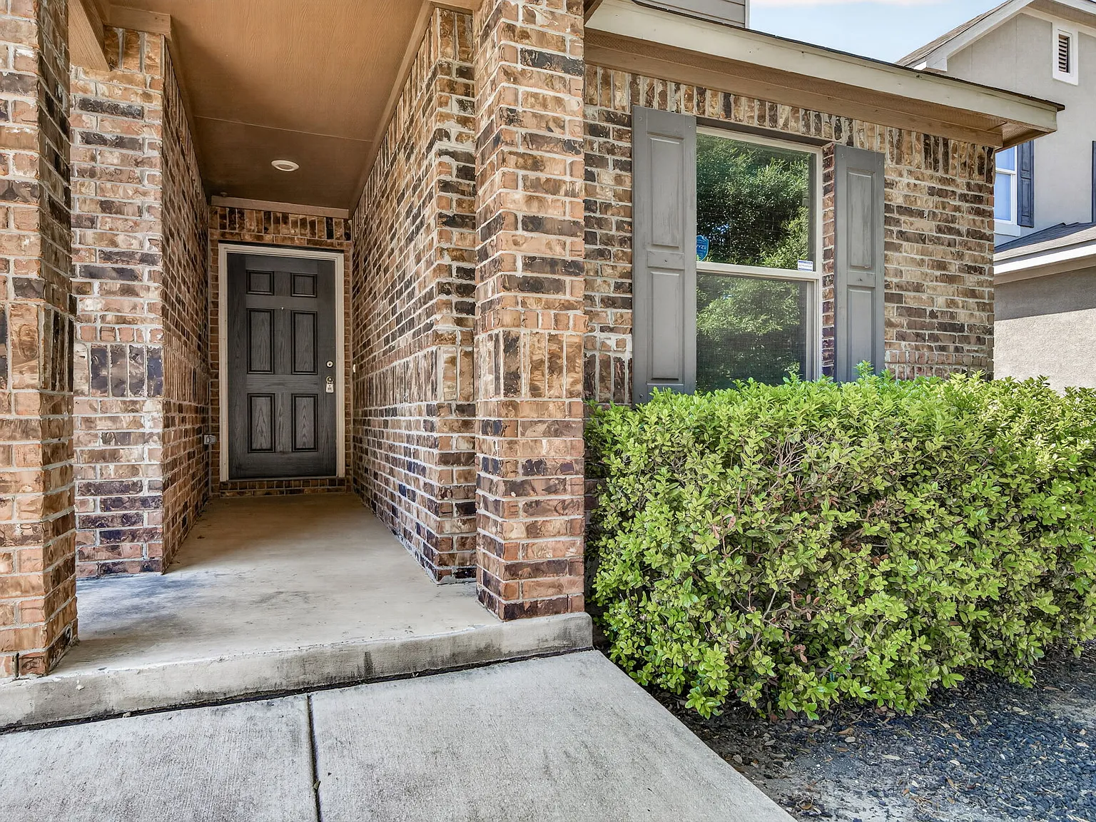 3 bed, 2.5 bath, 2410 sqft, $1,795 — Photo 4