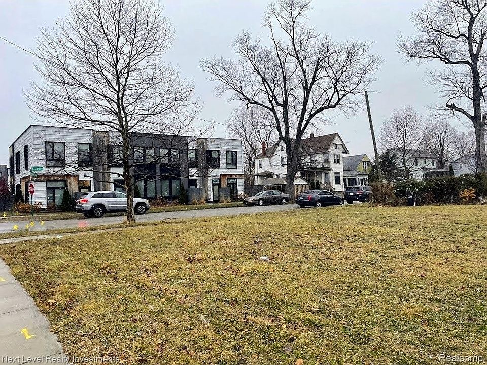 2nd image of 1000 Baldwin St