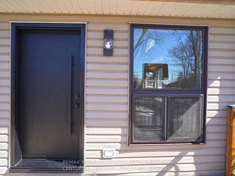 236 Simcoe Ave — Photo 5