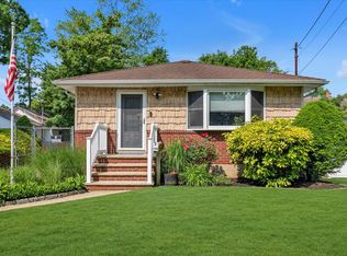 1800 Remson Ave, Merrick, NY 11566