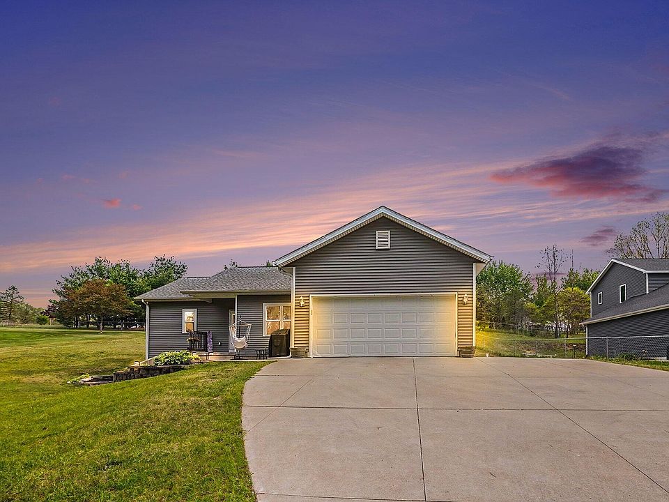 1st image of 31800 Pine Ridge Cir