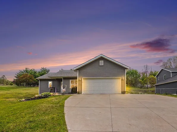 31800 Pine Ridge Cir, Lawton, MI 49065