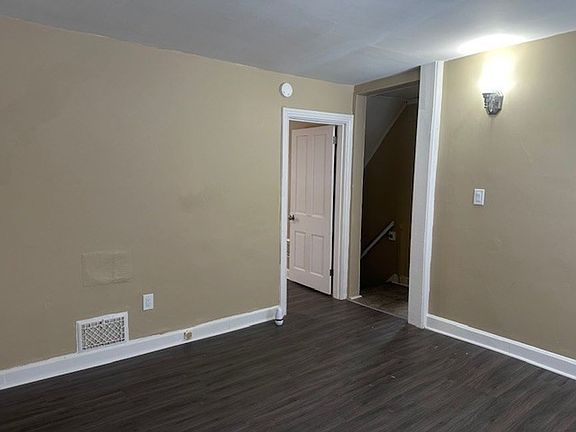 3rd image of 1920 Briggs St #B