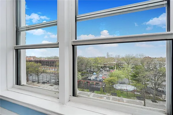 Sold by Remax Edge | media 16