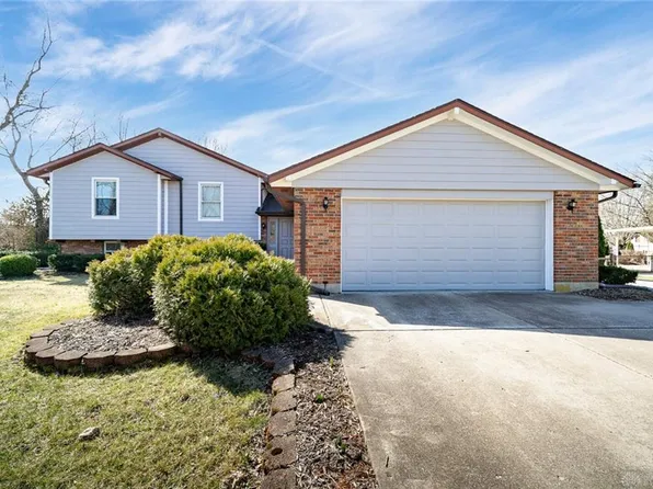 4001 Shadowleaf Dr, Bellbrook, OH 45305