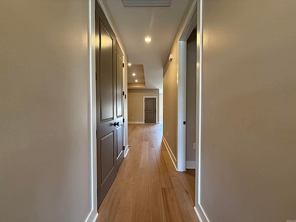 5th image of 209 Edgewood Cir