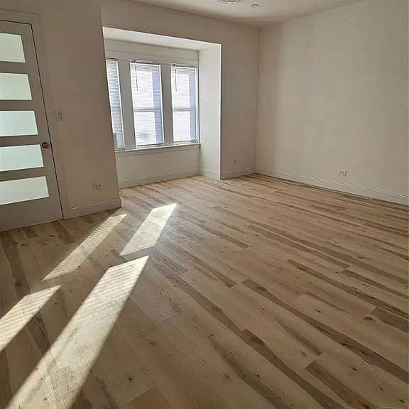 15909 Laburnum Ave — Photo 3