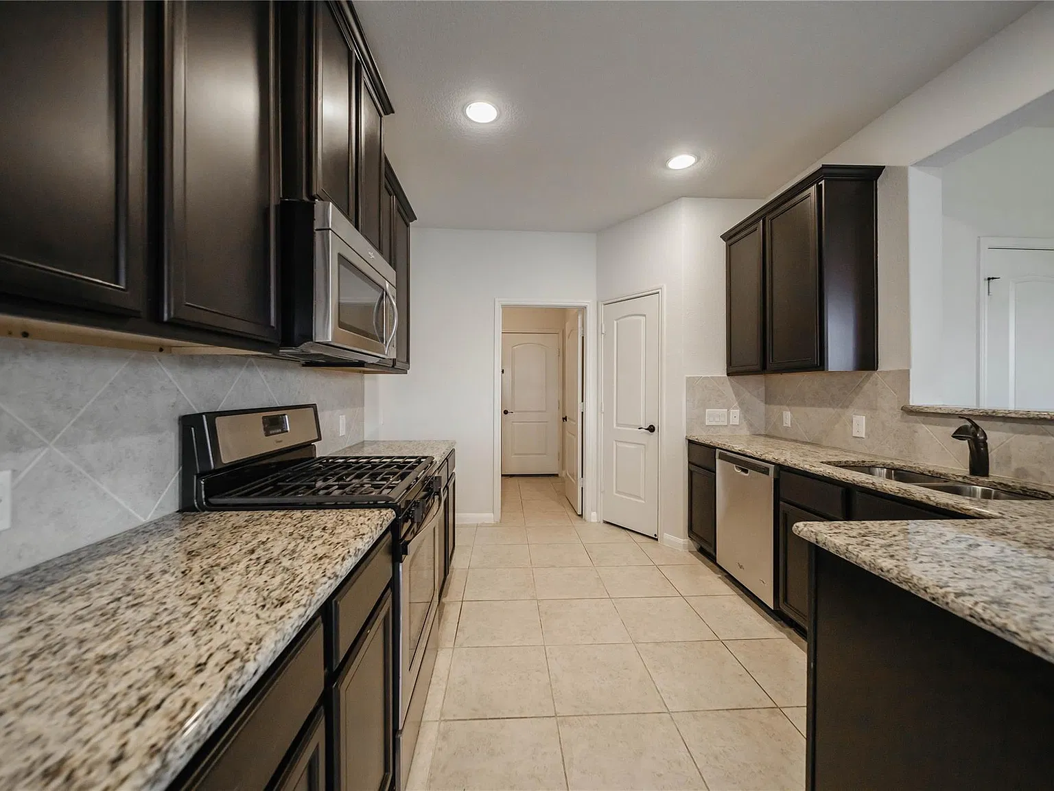 4 bed, 2236 sqft, $2,200 — Photo 3