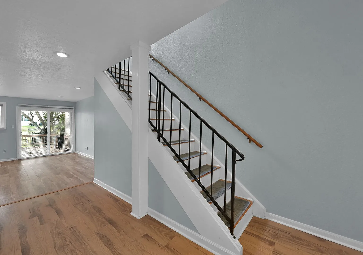 Inviting Townhouse in Walden — Photo 2