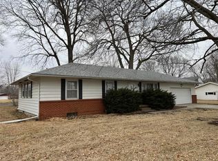 910 Locust St, Tarkio, MO 64491