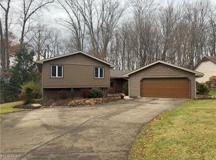 8266 Pebble Creek Ct, Chagrin Falls, OH 44023