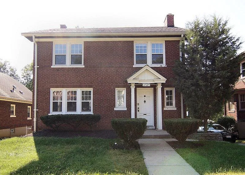 1727 Avonlea Ave photo 1