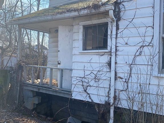 2nd image of 411 W 21st St