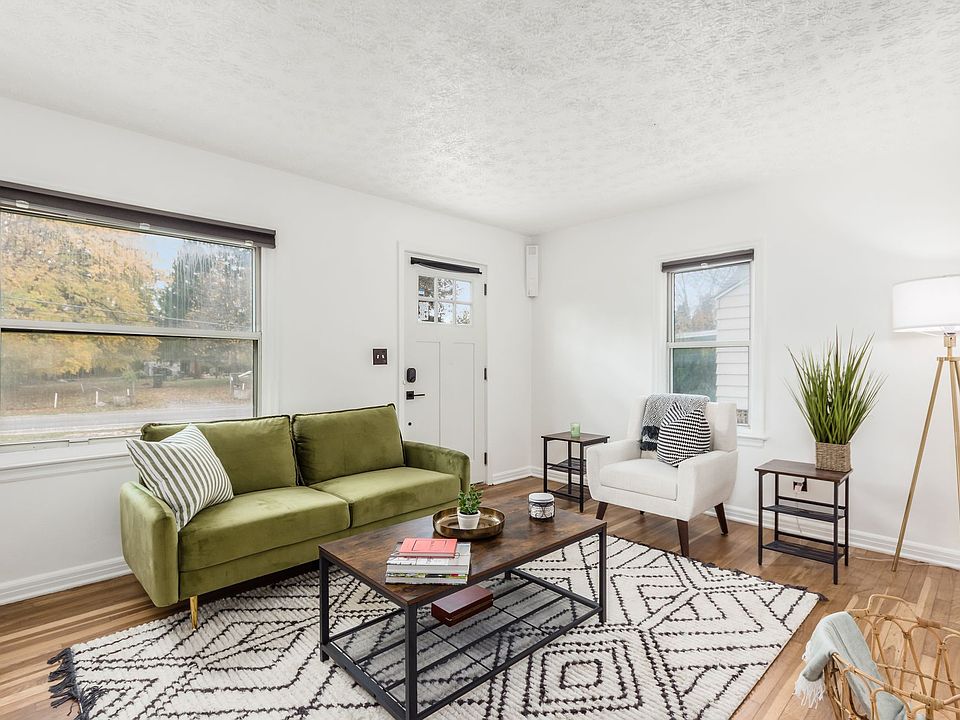 1st image of 2456 Holt Ave