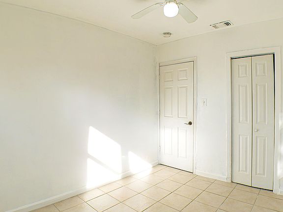 5th image of 3040/3042 Douglas Ave