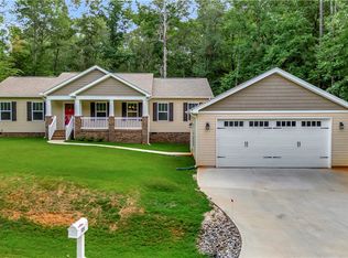 125 Horseshoe Dr, Townville, SC 29689