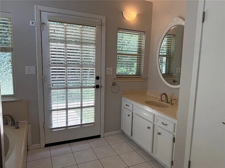 6015 Los Robles Dr #A — Photo 13