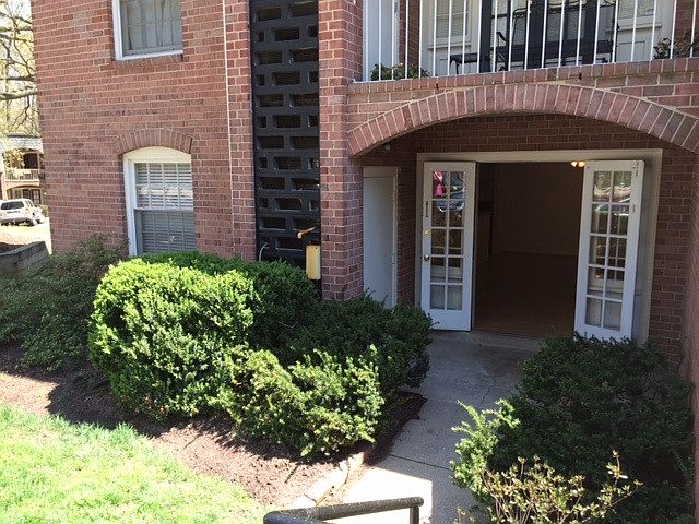 Exterior/French Door Entrance