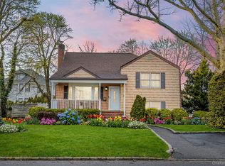 88 Evans Avenue, Albertson, NY 11507