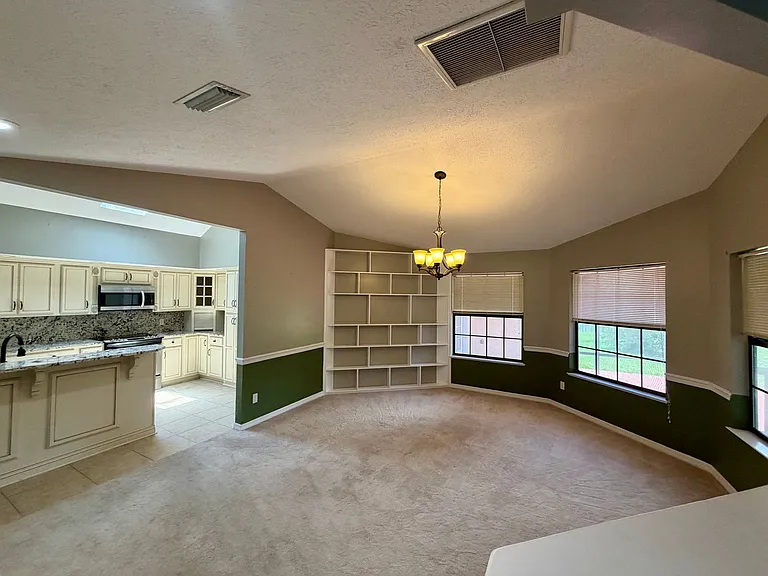 604 Mallory Dr — Photo 10