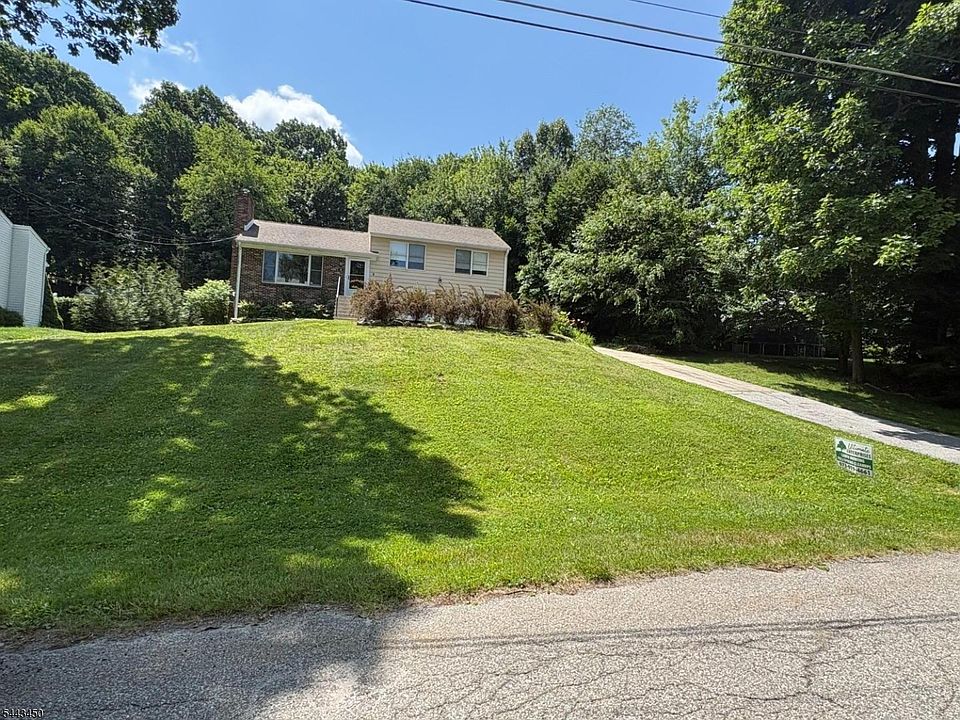 1st image of 26 Chestnut Tree Dr
