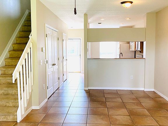 3rd image of 1427 Hampton Park Ln