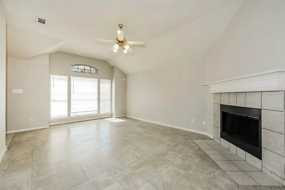 3 bed, 2.0 bath, 1590 sqft, $2,175 — Photo 3
