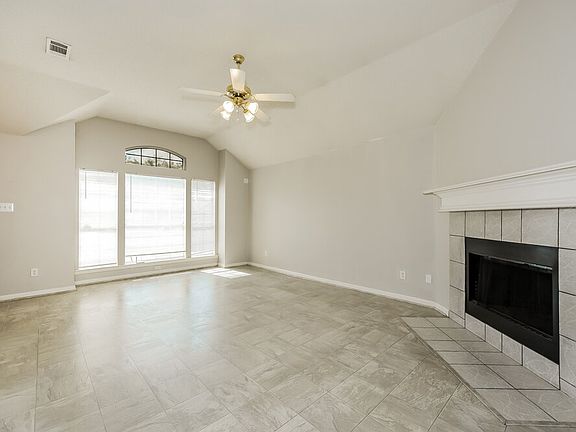 3rd image of 5017 Eastcreek Dr