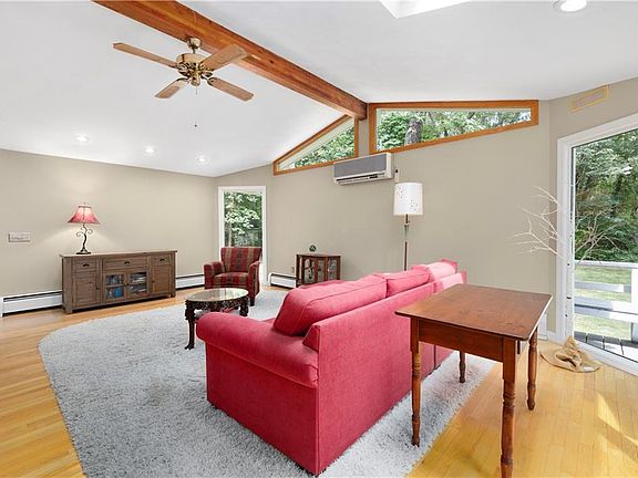 4th image of 150 Stone Ridge Dr