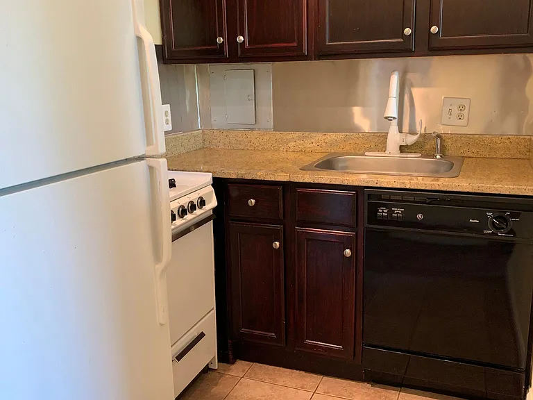 2800 Wisconsin Ave NW #410 — Photo 15
