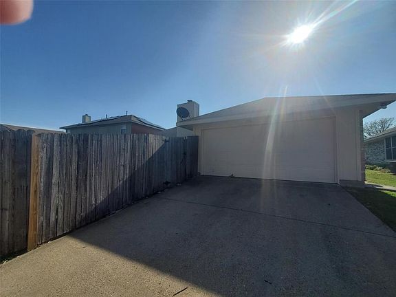 3rd image of 1526 Chapman Dr