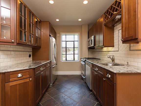 3rd image of 3001 Henry Hudson Pkwy W #3E
